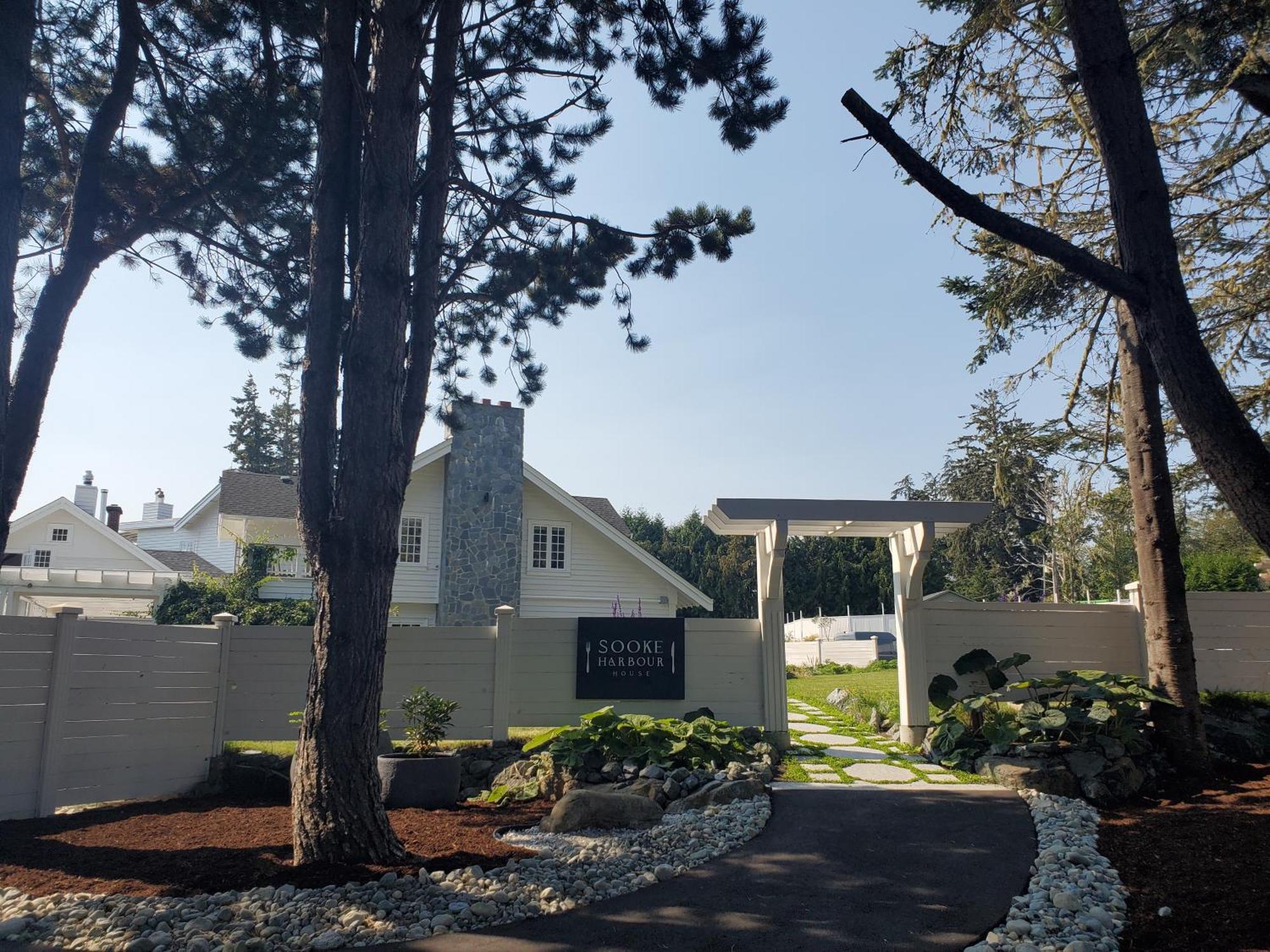 Готель Sooke Harbour House Екстер'єр фото