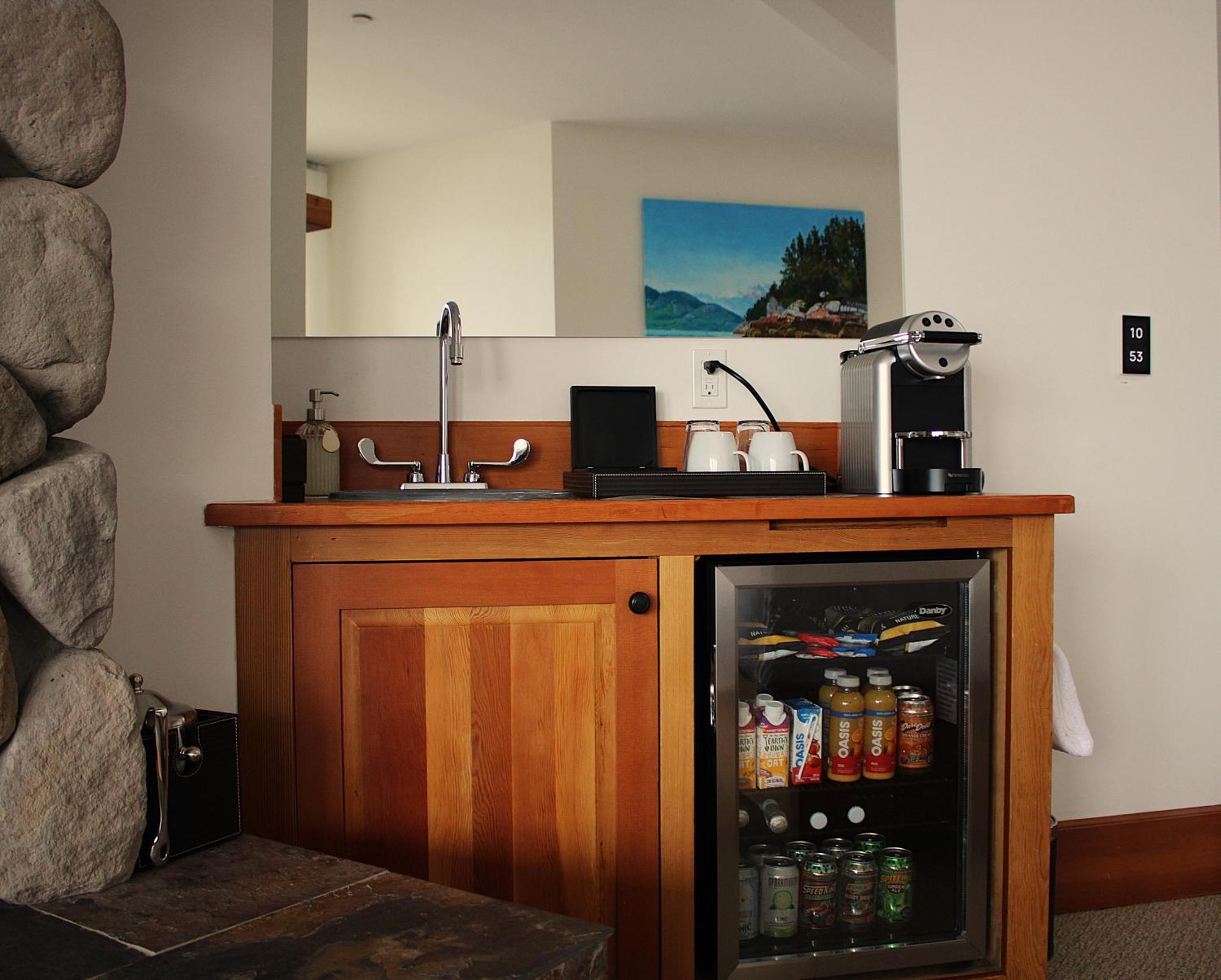 Готель Sooke Harbour House Екстер'єр фото